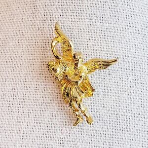 Kirks Folly Cupid Cherub Angel Heart Pin Brooch Gold Tone Cute Whimsy 1.25"